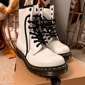 Dr Marten White size 7